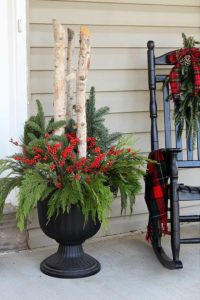 outdoor-holiday-planter