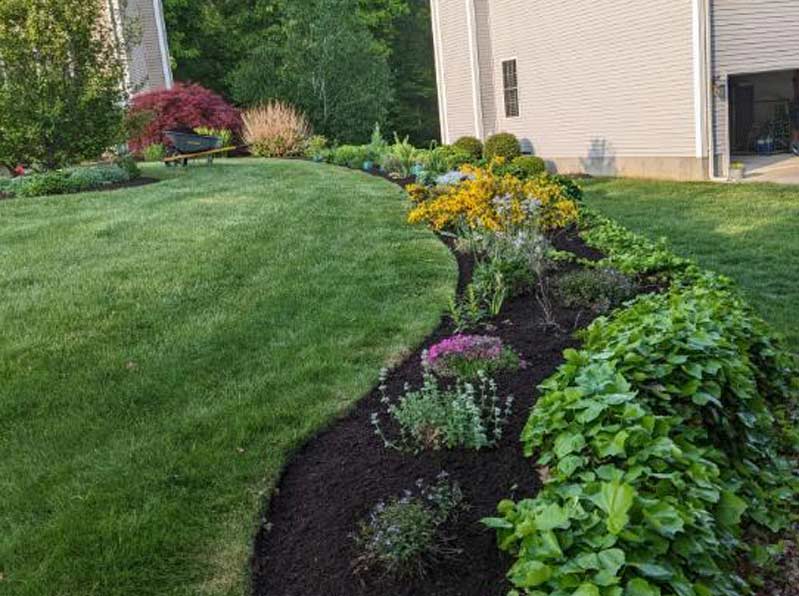 Mulch install rhode island 855rilawns