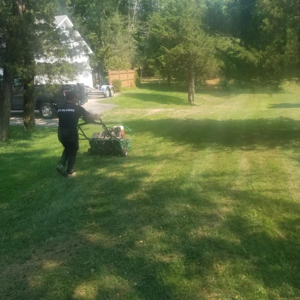 Why Should You Choose Weekly Lawn Mowing Service of 855-RILAWNS?